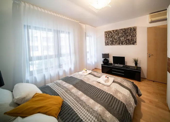 FREE PARKING! Soho Budapest 101, 4 ppl, AC, Superfast WIFI, TV